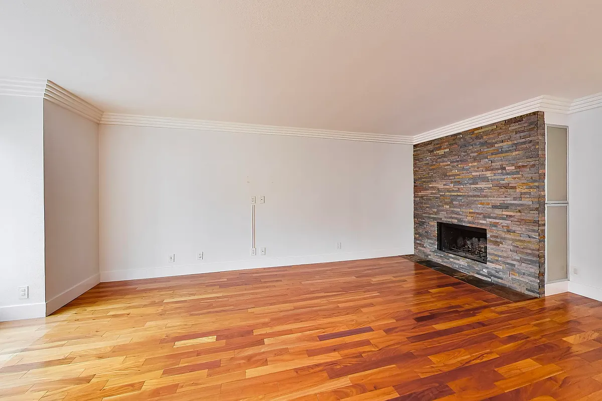 Fireplace, storage cabinets on the right - 15 Cook St