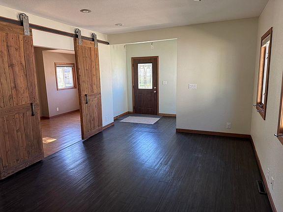 3rd image of 1042 Tyler Ave
