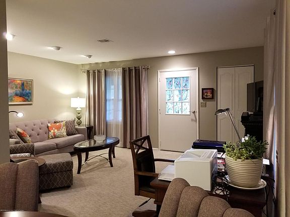 5th image of 876A Balmoral Ct #100A