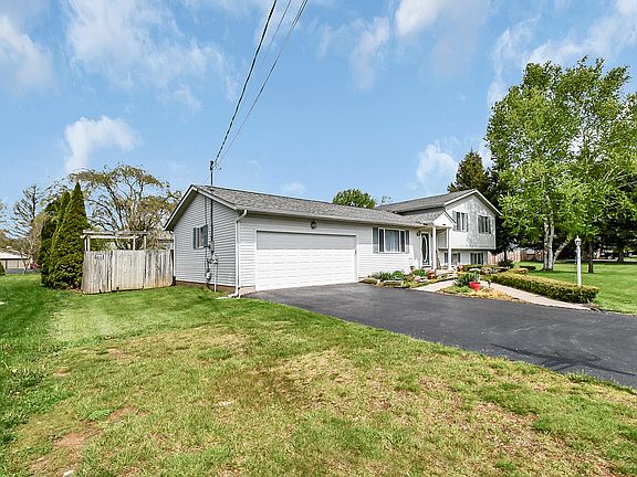 3rd image of 2000 Huron Dr