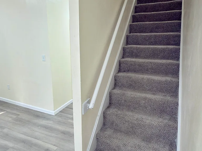 547 N Silk St — Photo 17