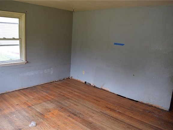 3rd image of 41628 51st St