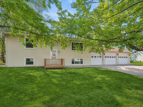 106 Hedman Ln, Monticello, MN 55362