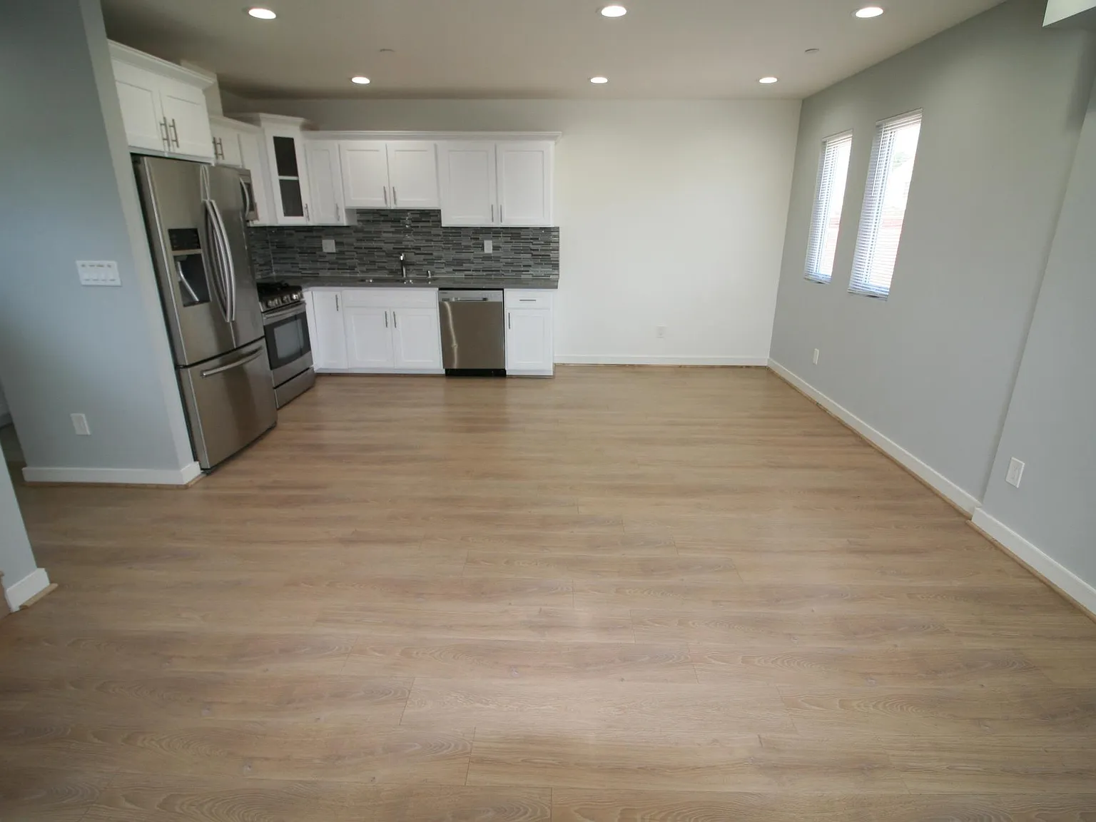 3 bed, 1400 sqft, $3,890 — Photo 4