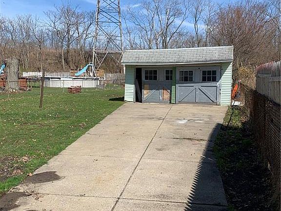 3rd image of 301 N Ogden St