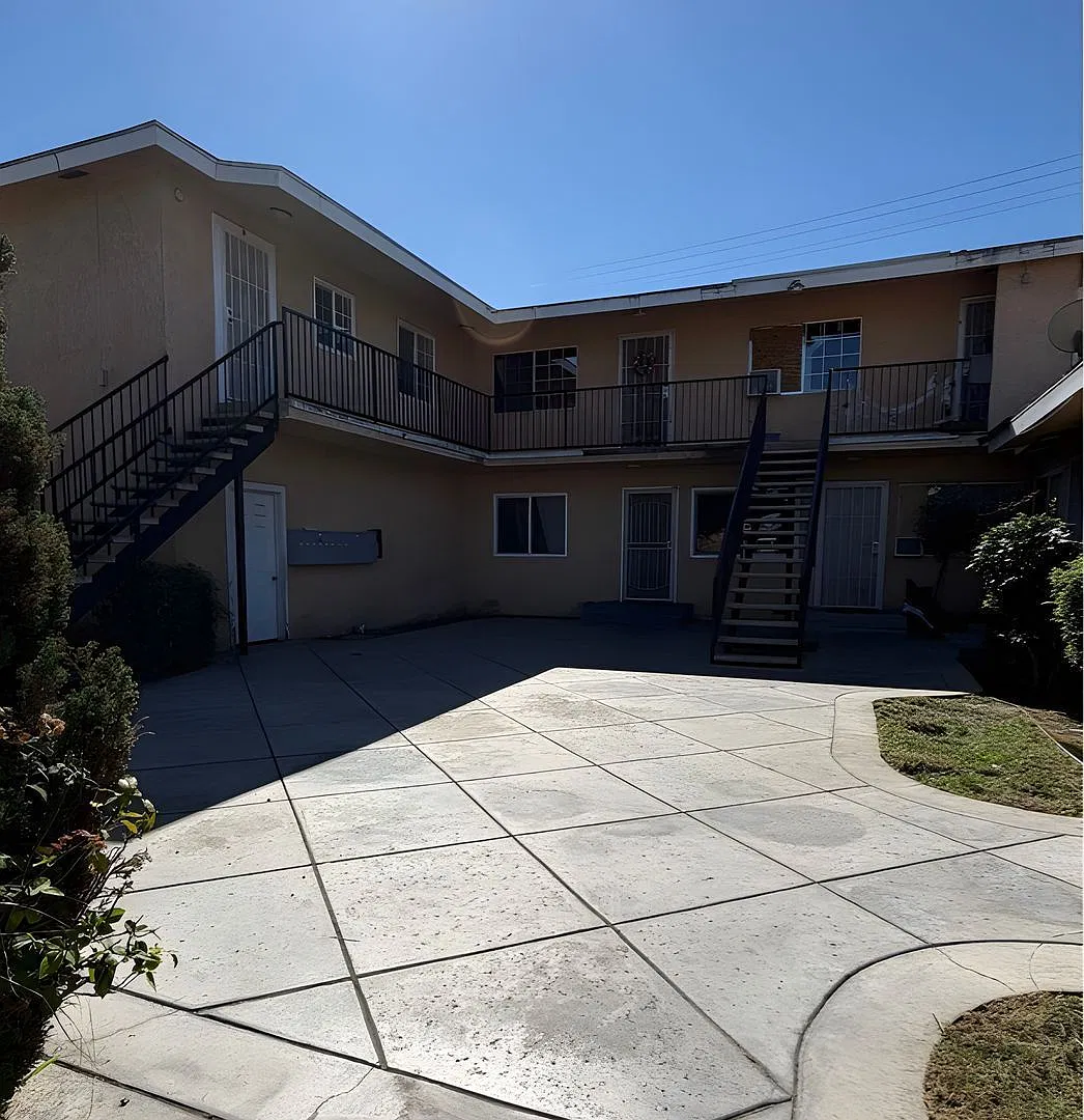 2 bed, 1.0 bath, 700 sqft, $2,295 — Photo 2