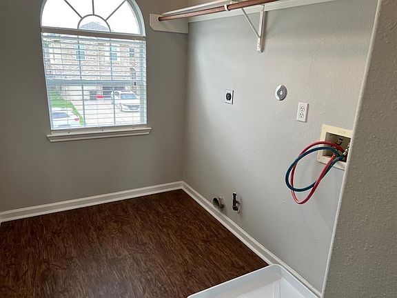 4th image of 32006 Ashton Ln