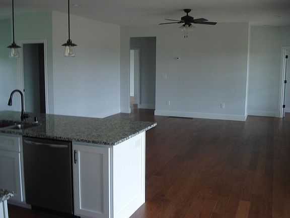 5th image of 433 Bedford Way