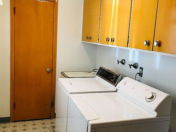 Laundry room entry