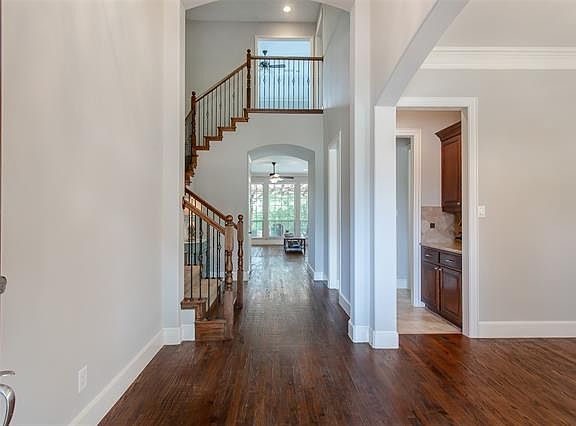 2nd image of 808 Wooded Trail Dr