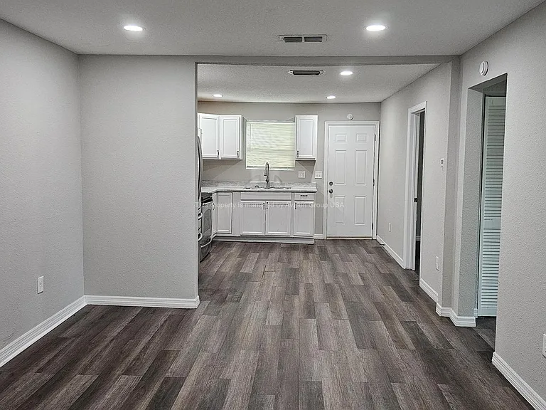 10875 Biscayne Blvd — Photo 14