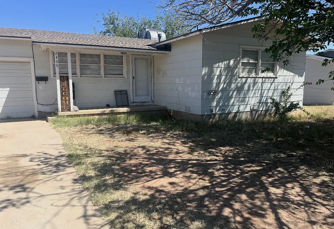 3 bed, 1074 sqft, $1,600 — Photo 1