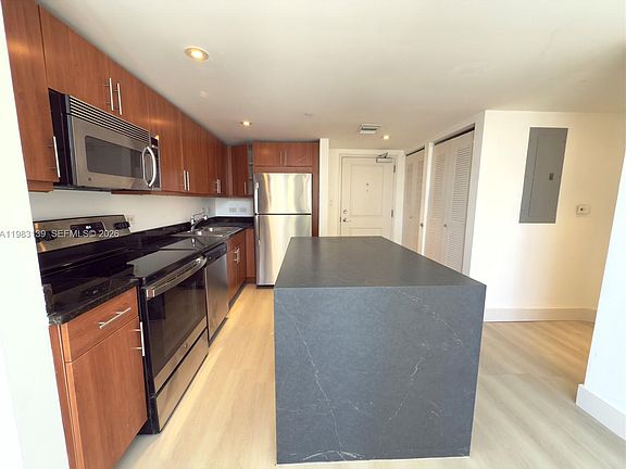 4th image of 111 E Flagler St APT 805