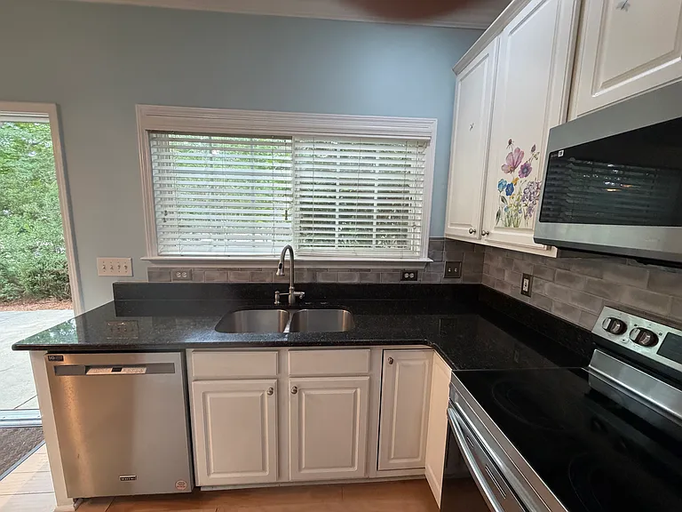 142 Hilda Grace Ln — Photo 6