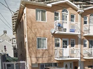 2542 14th St #3, Astoria, NY 11102