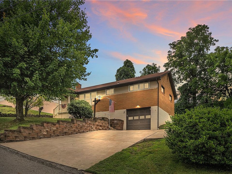 1st image of 7 Lynn Lee Dr