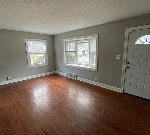 5th image of 811 Monroe Ave