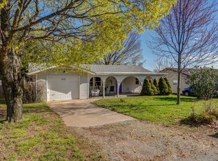 513 Country Ln, Mount Vernon, MO 65712