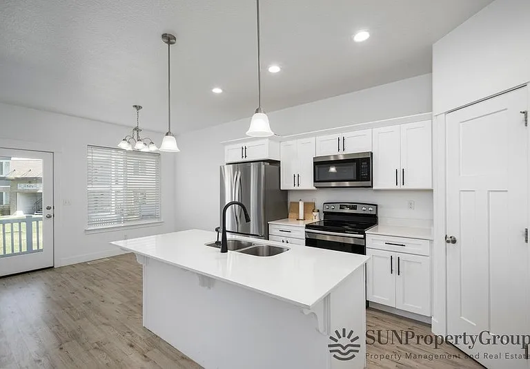 288 W 730 N — Photo 8