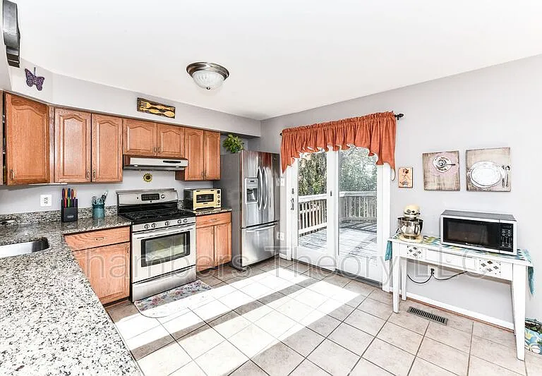 7245 Worsley Way — Photo 11