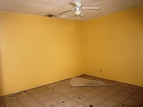 3rd image of 386 Holly Dr