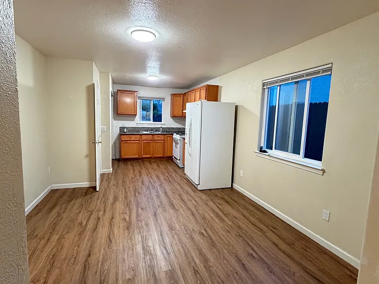 3520 Y St #3 — Photo 4