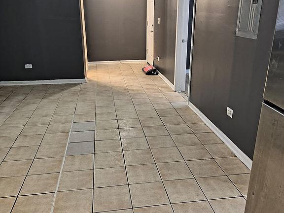 3rd image of 10613 S Edbrooke Ave #2A