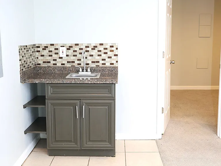 715 Somerset Pl NW — Photo 17