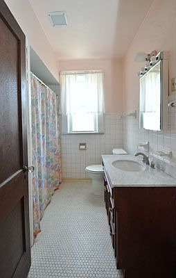 3rd image of 9020 Windom Ave