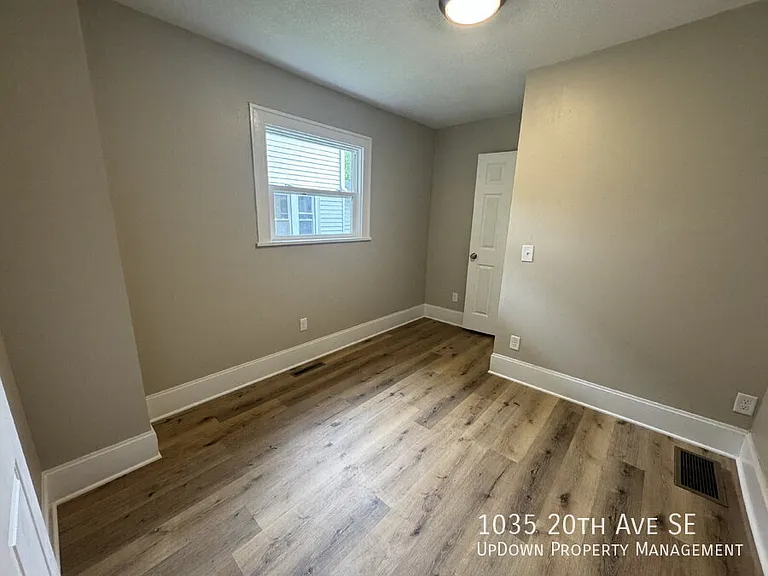 1035 20th Ave SE — Photo 10