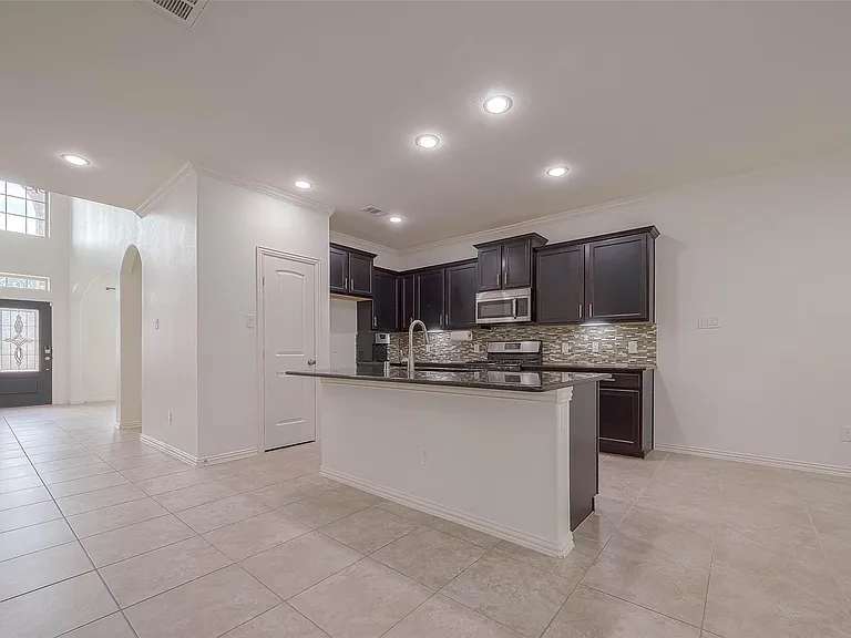 2261 Oak Circle Dr N — Photo 18