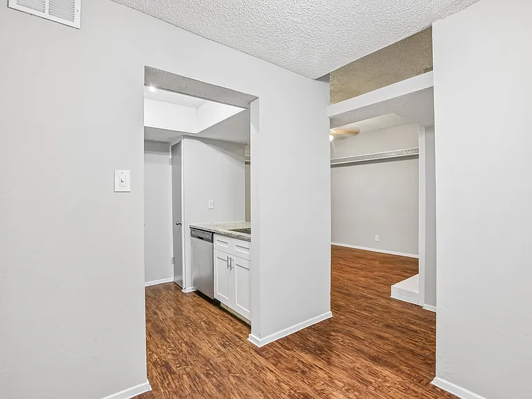 Lamar Place Apartments — Photo 65