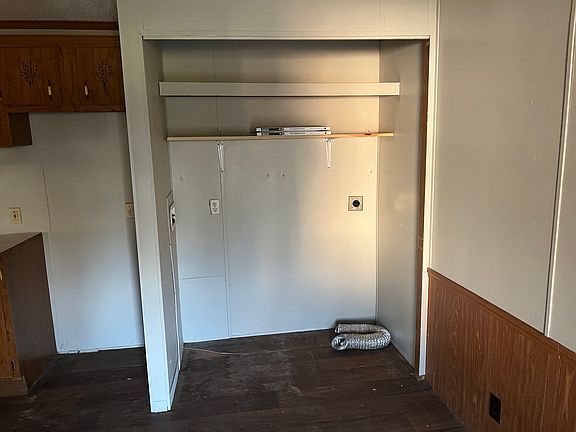 4th image of 141 Otinger Dr