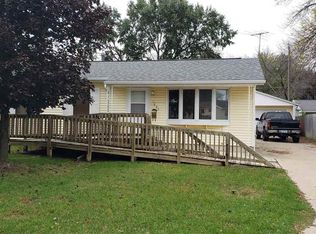 1632 Golden Valley Dr, Waterloo, IA 50703