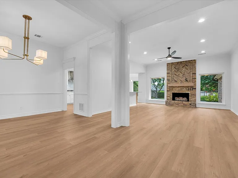 610 Timber Way — Photo 3