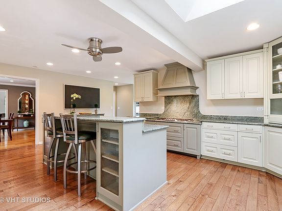 4th image of 586 Meadowood Dr