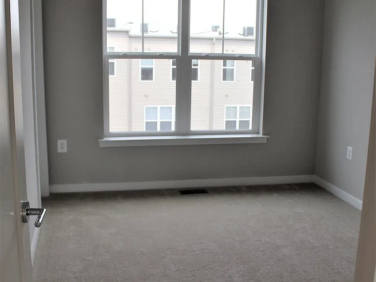 23016 Lavallette Sq — Photo 32