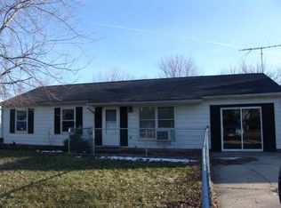 135 Meadow Pl, Hope, IN 47246