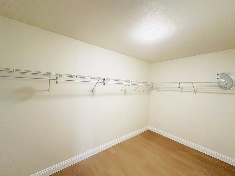 6635 Soaring Dr — Photo 32