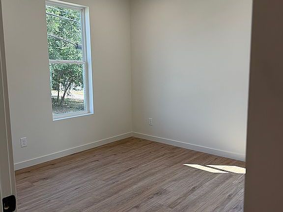 4th image of 906 S Hamilton St