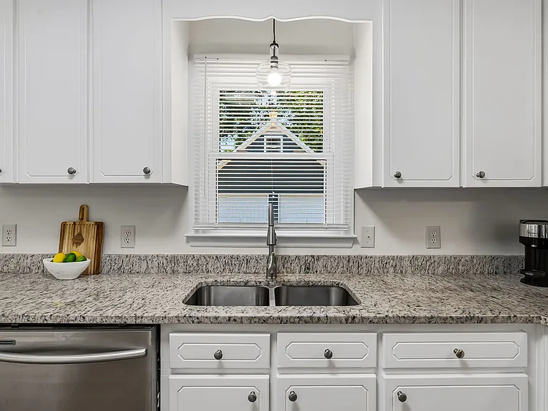 401 Redpath Dr — Photo 21