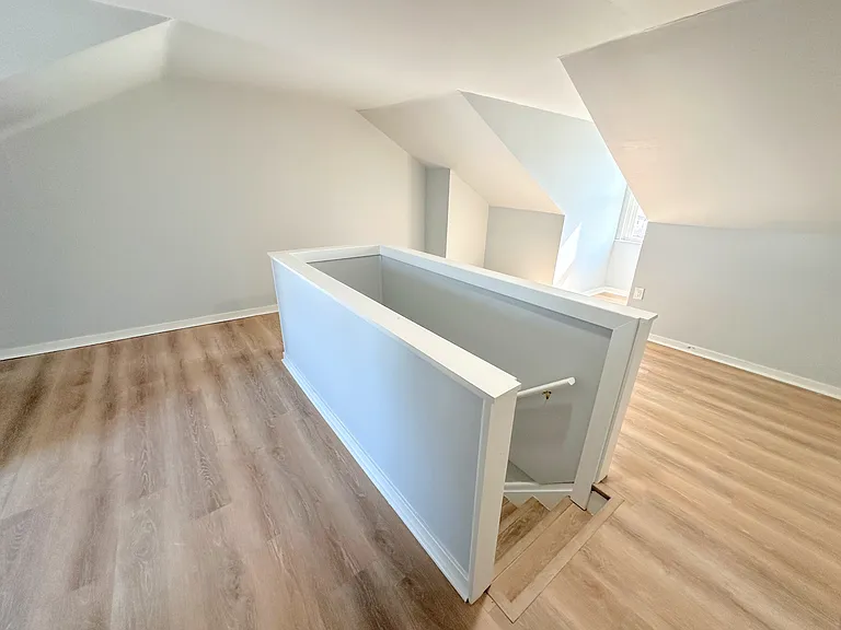 209 Mary St — Photo 23
