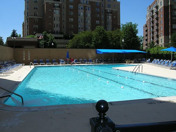 5th image of 3800 Fairfax Dr APT 401