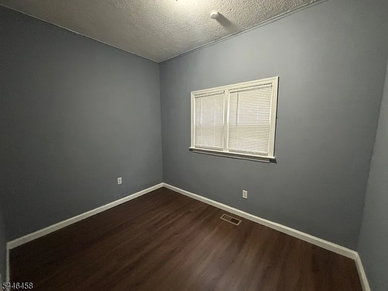 3 bed, 1.0 bath, $2,000 — Photo 4