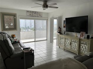 220 Kings Point Dr APT 512, Sunny Isles Beach, FL 33160