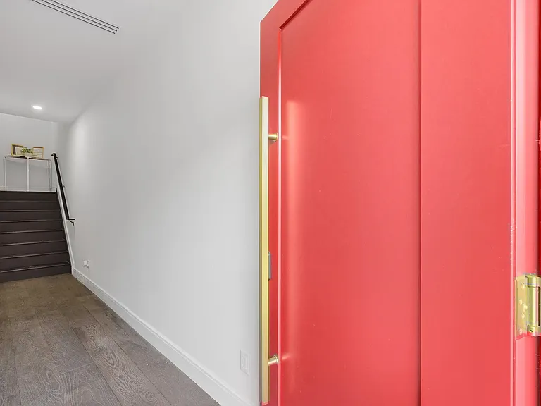 9 Minerva St #2 — Photo 4