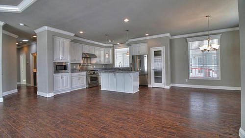 3rd image of 325 Sylvan Ave Spc 76