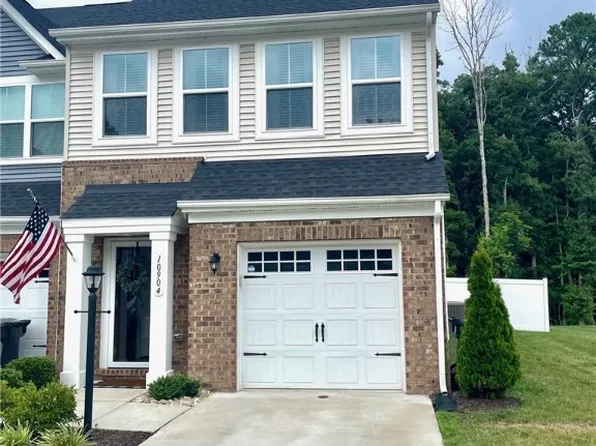 10904 Genito Square Dr, Midlothian, VA 23112