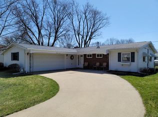 1303 Long Ct, Sterling, IL 61081
