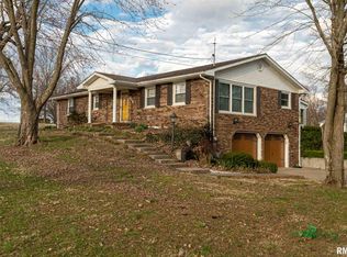 306 Saint Marys Dr, Harrisburg, IL 62946